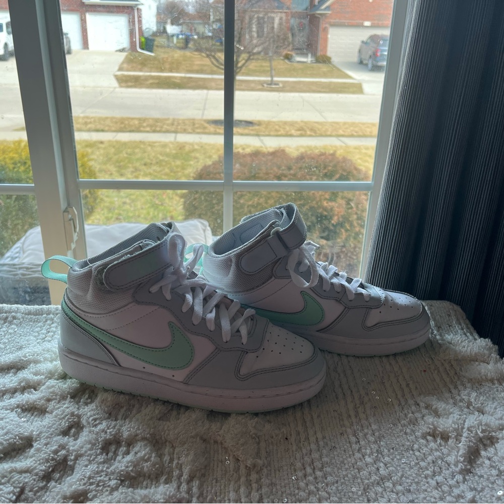 Nike Court Borough Mid 2 'Pure Platinum Mint Foam' CD7782-011